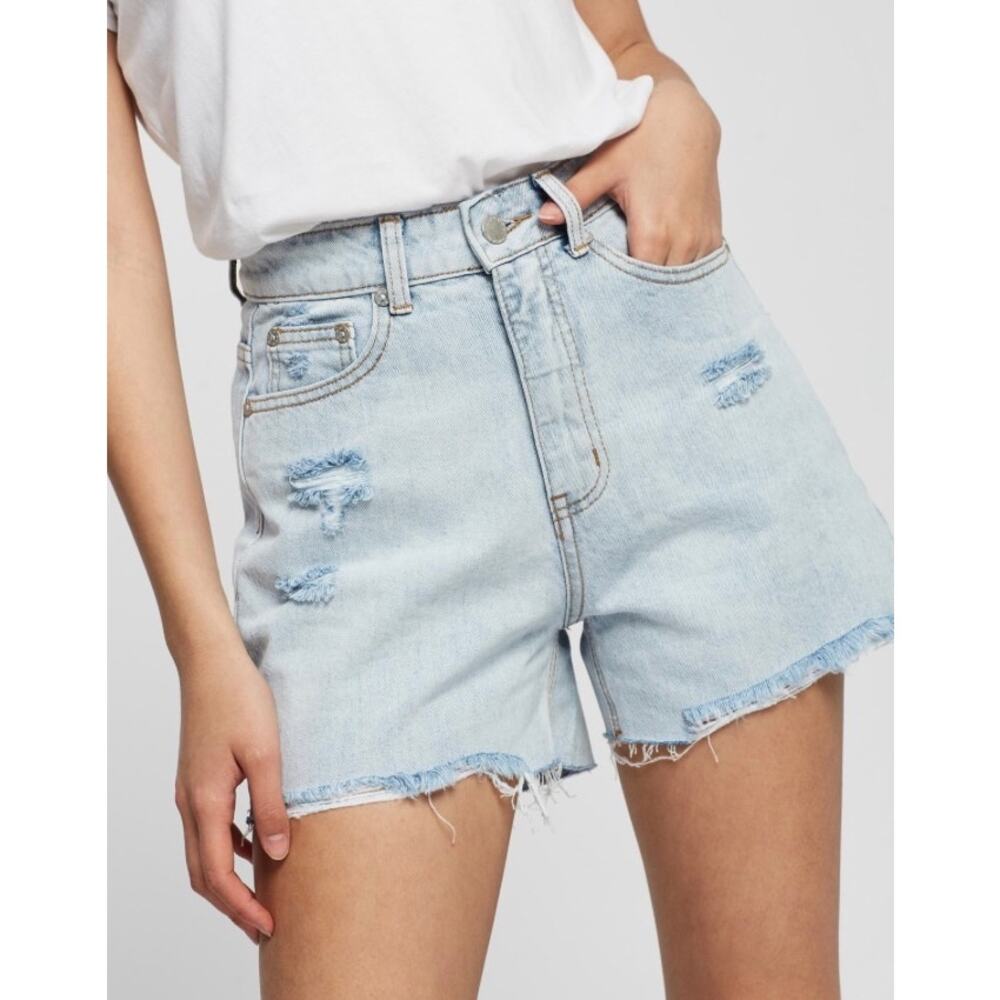 Ripcurl NWOT Mom High Waisted Relax Fit Shorts Light Wash Size 30
